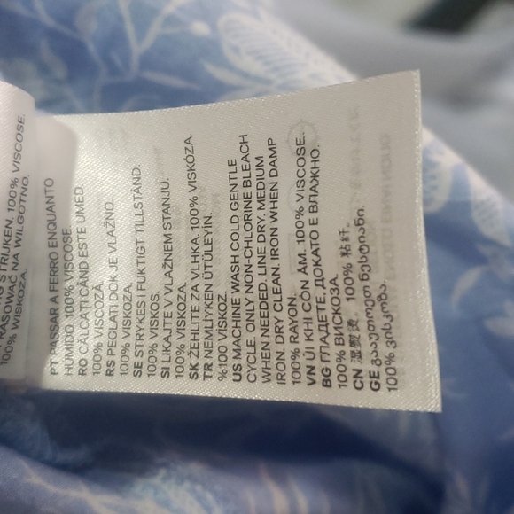 3/$30 H&M MAMA Floral Button Down Collared Shirt 100% Viscose Nursing - Picture 7 of 9